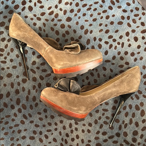 Mea Shadow Shoes - Elegant Olive Green High Heels